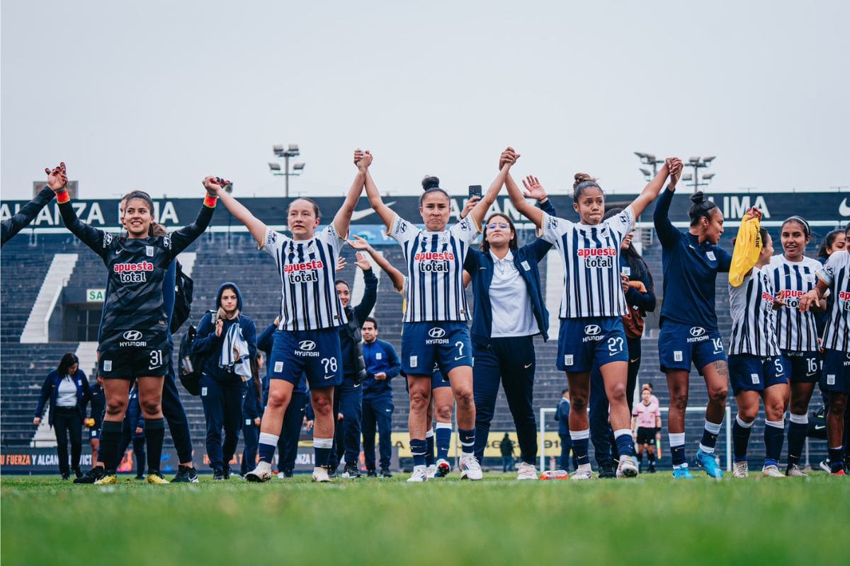 Las jugadoras de Alianza Lima festejan la clasificación a la final. Foto: Club Alianza Lima.