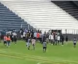 VIDEO | Caos en Perú: hinchas enfurecidos entran a la práctica de Alianza Lima tras demanda por abuso sexual