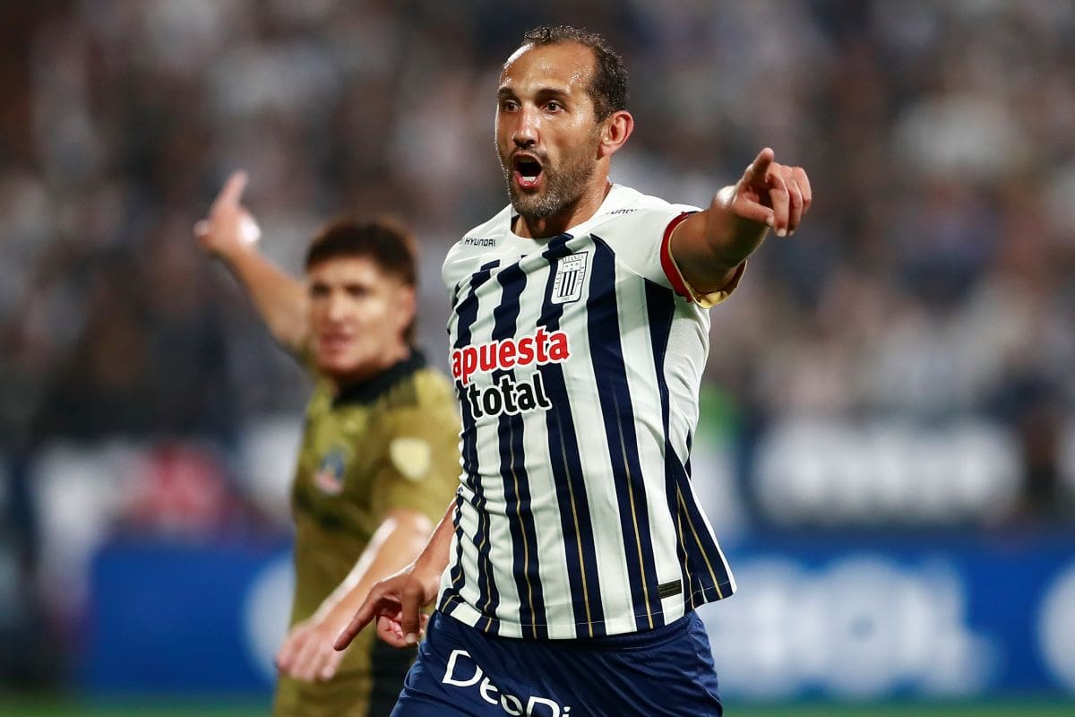 aún critica la decisión del árbitro. (Foto: ATON)