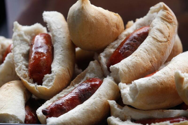 Las personas mayores que tienen enfermedades de base como Hipertensión o Diabetes debiesen evitar las frituras o embutidos