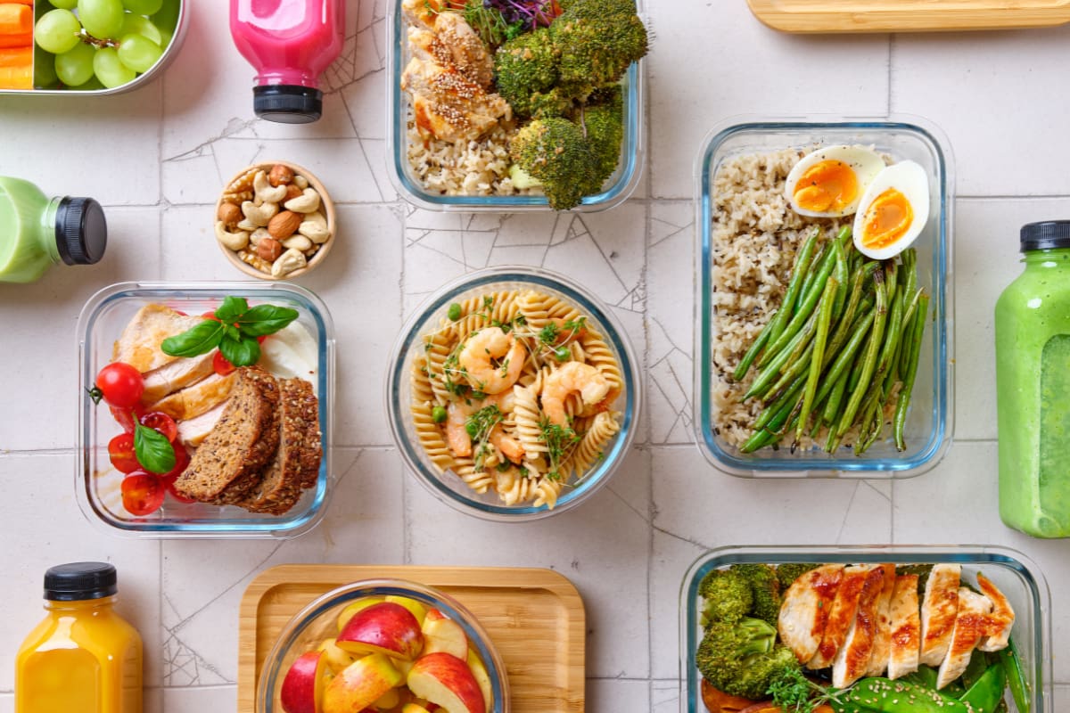 ¿Cómo debo guardar mis alimentos?