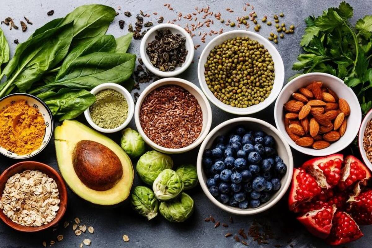 Revisa el listado de alimentos que pueden ayudar a disminuir tus niveles de estrés de forma natural.