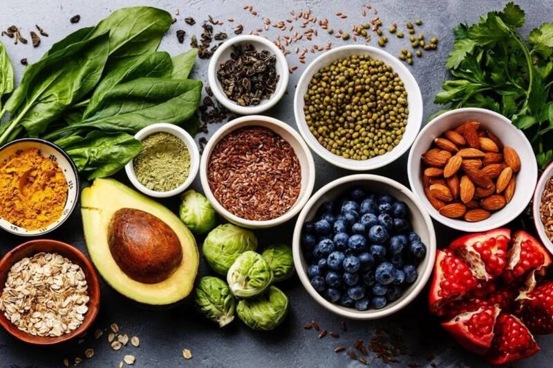 Revisa el listado de alimentos que pueden ayudar a disminuir tus niveles de estrés de forma natural.