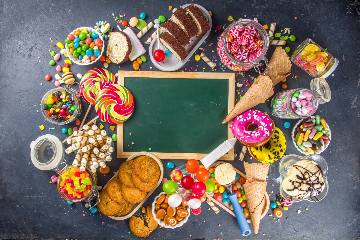 Descubre cuáles son los alimentos prohibidos para tus hijios y qué alterativas tienes para colaciones.