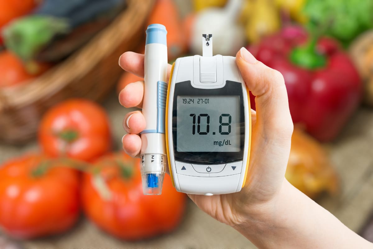Descubre cuáles son los alimentos que pueden comer las personas con diabetes y los que no.