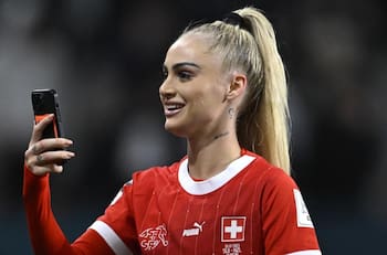 VIDEO | Alisha Lehmann y sus compañeras suizas se lucieron bailando a Karol G en el vestuario