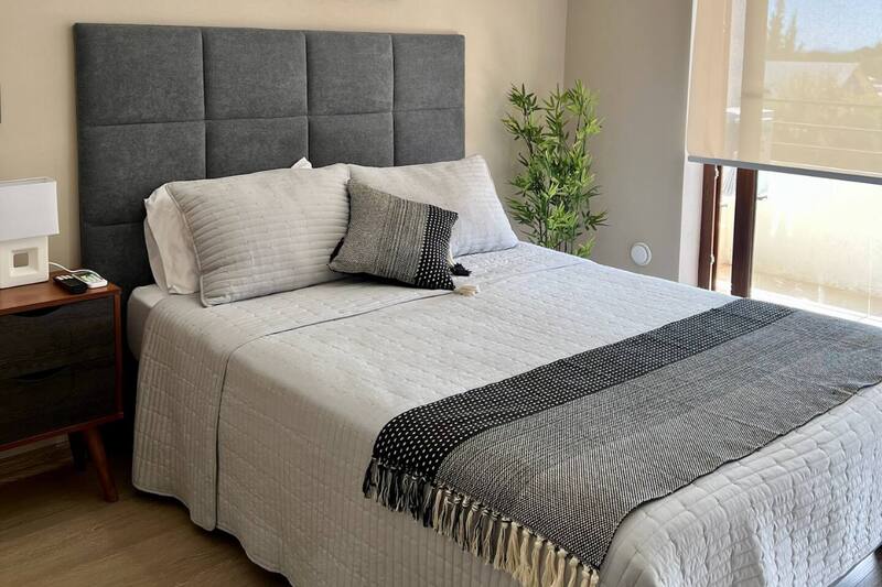 Este cómodo espacio está full equipado para que pases tus vacaciones con todas las comodidades que necesites. Créditos: Airbnb