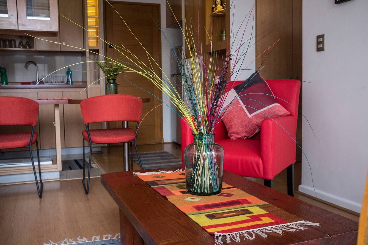 Este moderno departamento es ideal para quedarse durante Fiestas Patrias. Créditos: Airbnb.