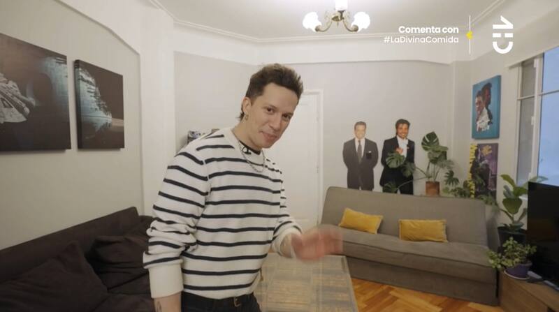 Alonso Quintero tiene figuras tamaño real de Chayanne y Luis Miguel.