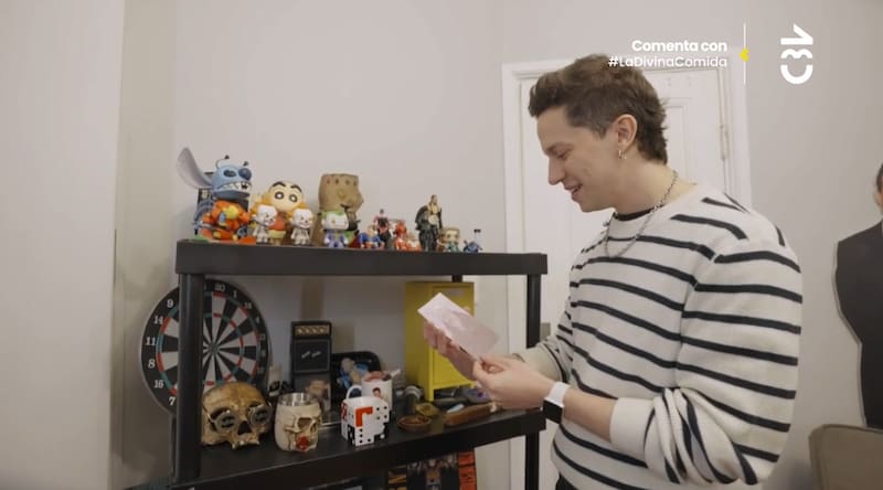 Alonso Quintero tiene una fotografía de "El Flaco" en su departamento.