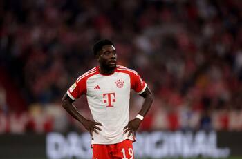 Agente de Alphonso Davies se va con todo contra la dirigencia del Bayern Múnich: “No es justo”