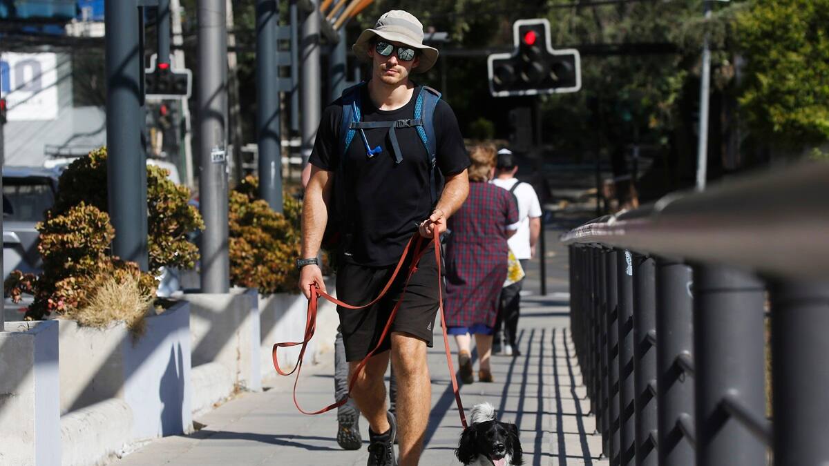 Vuelve el calor: Advierten máximas de hasta 30° en Santiago para esta semana
