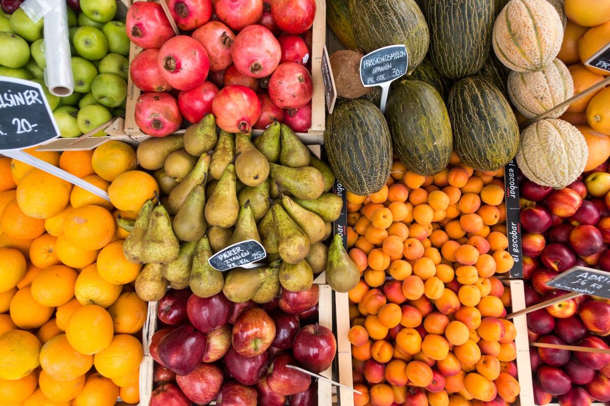 Considera estos alimentos recomendados por expertos para enfrentar las próximas olas de calor.