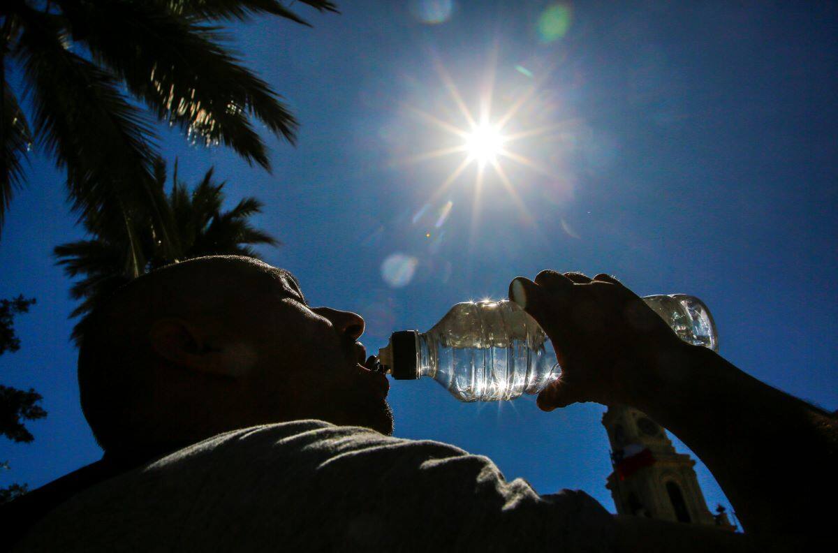Caluroso inicio de semana: Advierten por máximas de hasta 33° en el norte de Chile durante las próximas horas