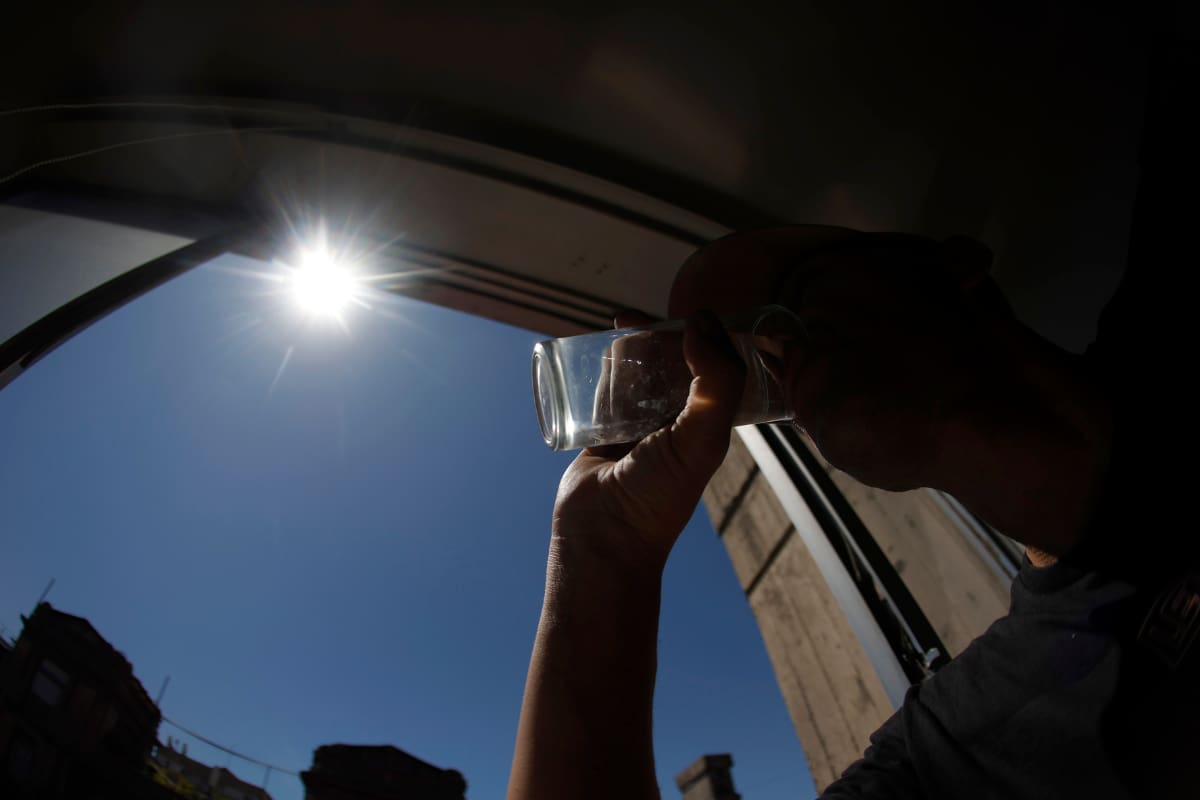 Luego del alza en los termometros de este miércoles, en los próximos días el panorama podría cambiar radicalmente en la Región Metropolitana. Créditos: Raul Bravo/Aton Chile.