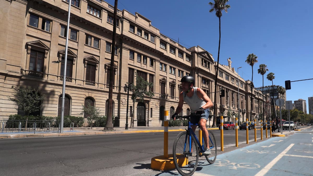 Con cielos despejados y máximas de 31°C: Este será el día más caluroso de la semana en Santiago