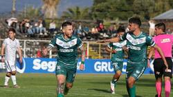 El “rockero del gol” fue presentado como estrella en su nuevo equipo de Segunda División