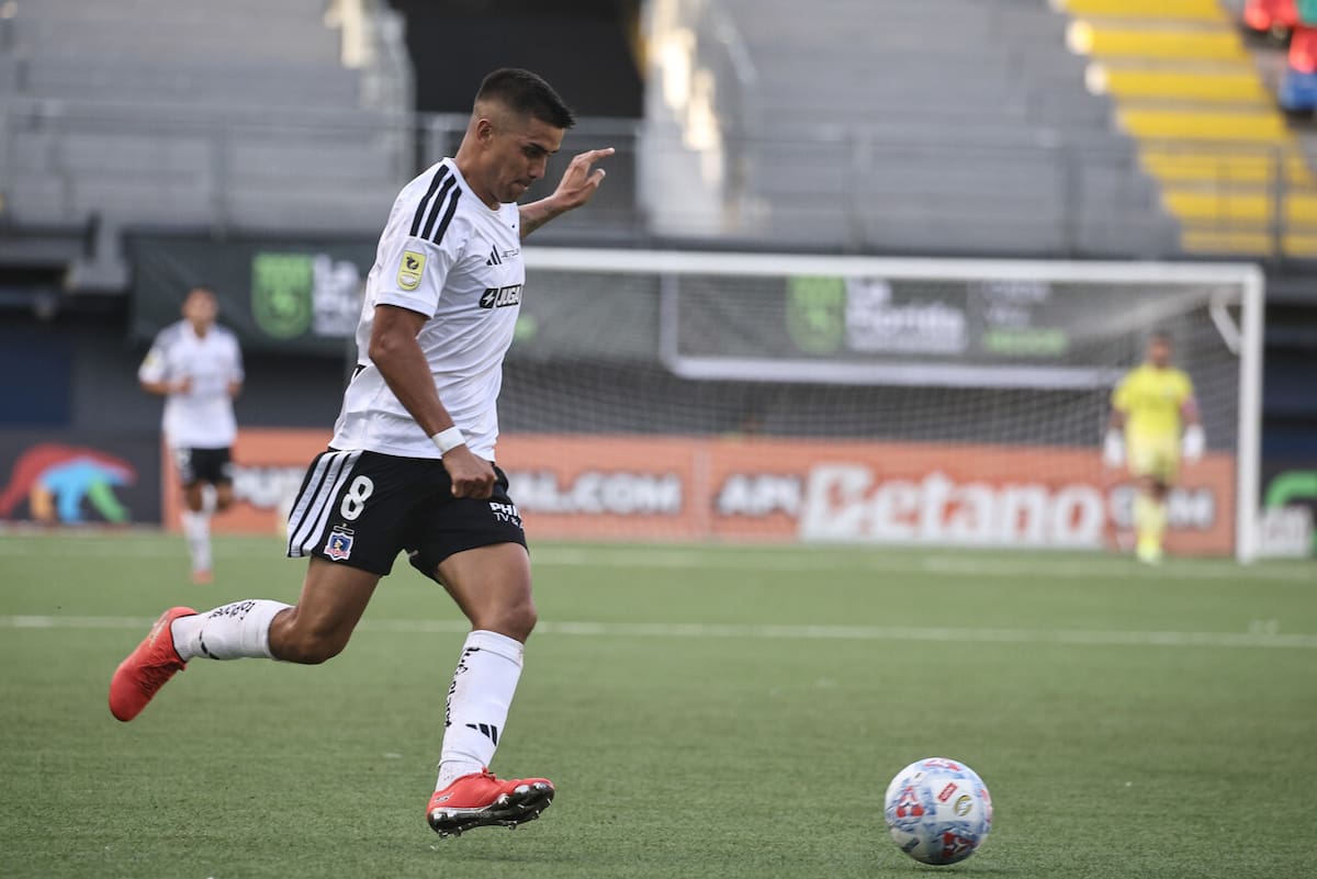 Tuvo su primer partido de titular en Colo Colo. Foto: Agencia Aton.