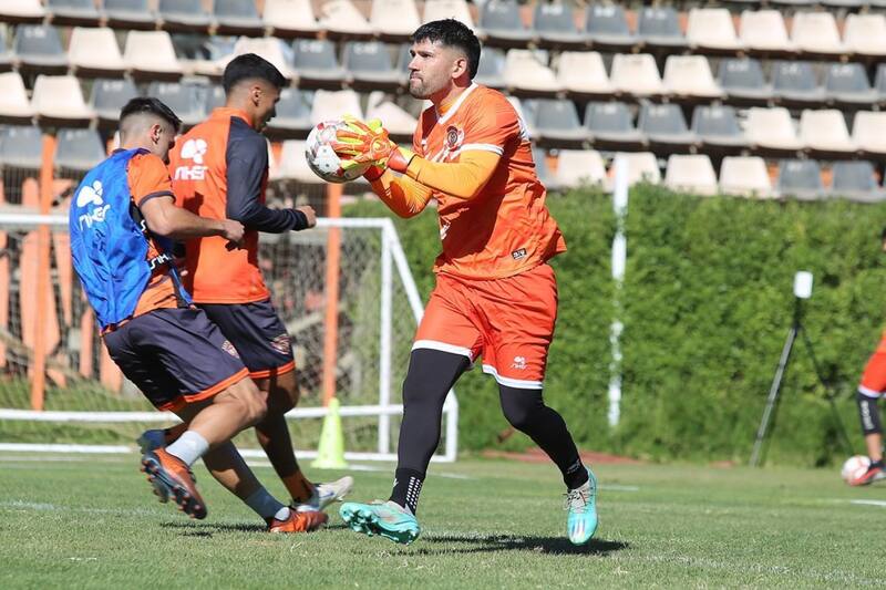 entrenando en la pretemporada de Cobreloa. (Foto: Cobreloa_SADP)