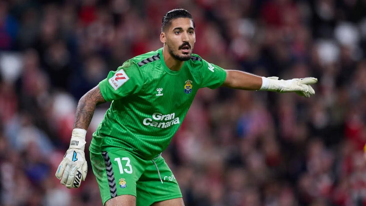 El portero español no juega hace seis meses por no querer renovar con su actual club.