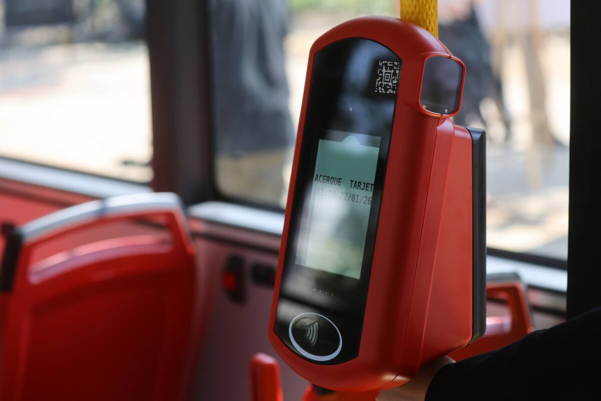 La medida se aplicará a contar de este domingo en toda la capital. Créditos: Jonnathan Oyarzun/Aton Chile.