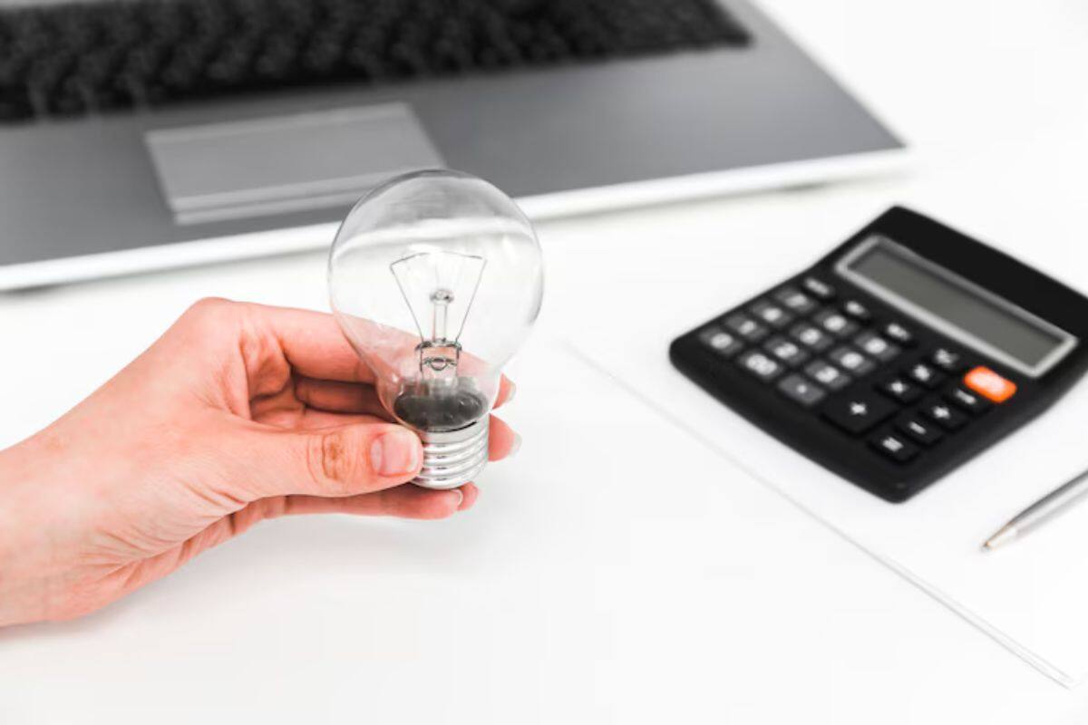 A partir del 1 de julio se incrementó un alza del 7,1% en las tarifas eléctricas en Chile.
Créditos: Freepik.