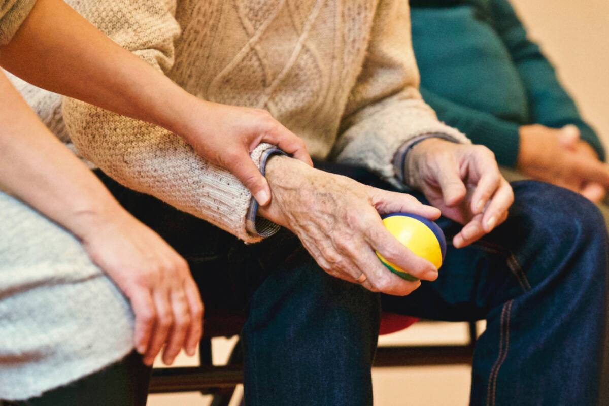 Pequeños signos podrían indicarnos si somos propensos a desarrollar Alzheimer.