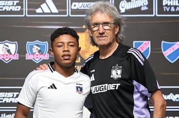 “Era uno de mis sueños”: Joya de 14 años firma su primer contrato profesional en Colo Colo