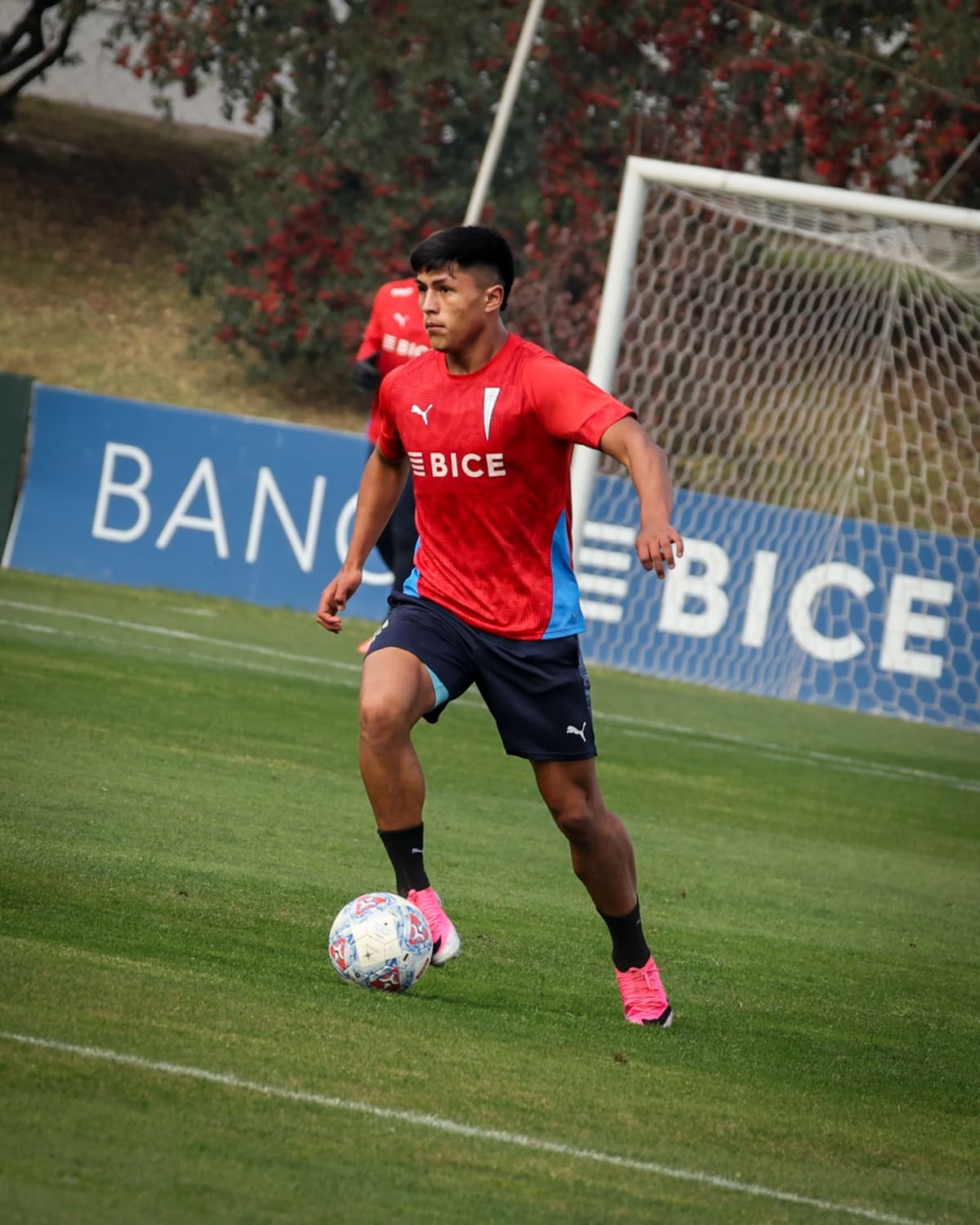 El delantero de la UC. Foto: @cruzados