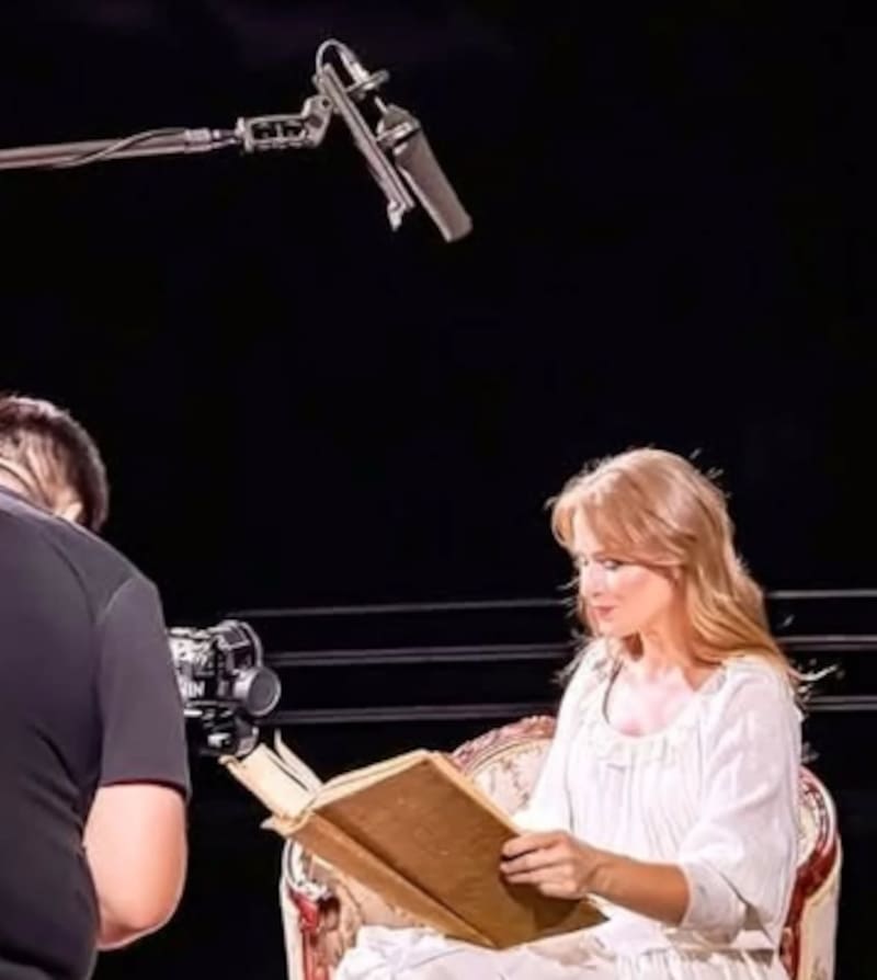 La intérprete compartió un detrás de escena en sus redes sociales tras salir en televisión.