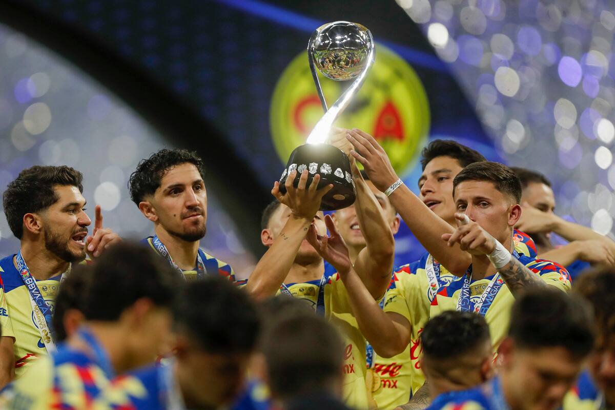 de los chilenos Jaime Valdés e Igor Lichnovsjy venció a Cruz Azul y consiguió el bicampeonato en México. (Foto: EFE)
