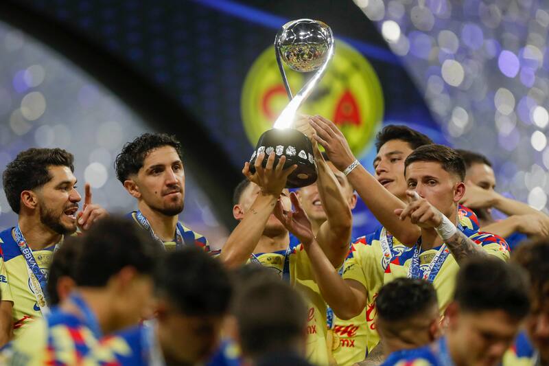 de los chilenos Jaime Valdés e Igor Lichnovsjy venció a Cruz Azul y consiguió el bicampeonato en México. (Foto: EFE)