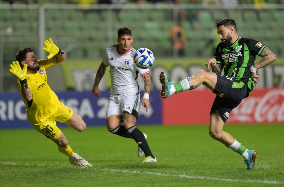Colo Colo fue masacrado por el colista de Brasil y quedó eliminado de Copa Sudamericana
