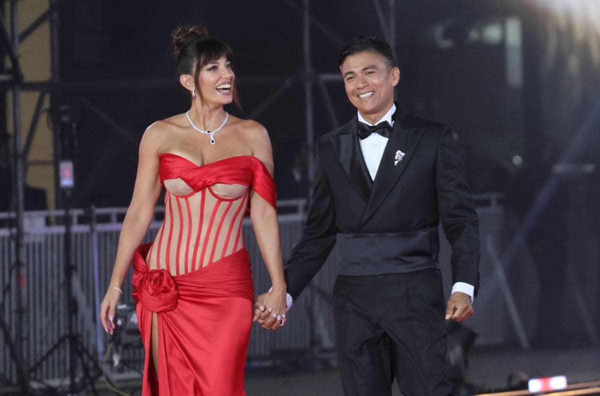 “Pu…que rico”: La foto en pijama y relajados de Américo con Yamila Reyna tras la Gala del Festival