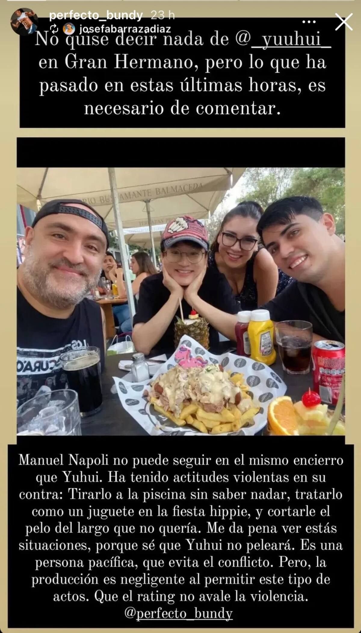 Amigos de Yuhui Lee se lanzaron contra Manuel Napoli.