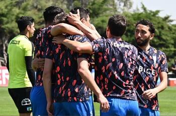 Universidad Católica triunfa en amistoso con el retorno de un desechado y golazos de dos cuestionados refuerzos