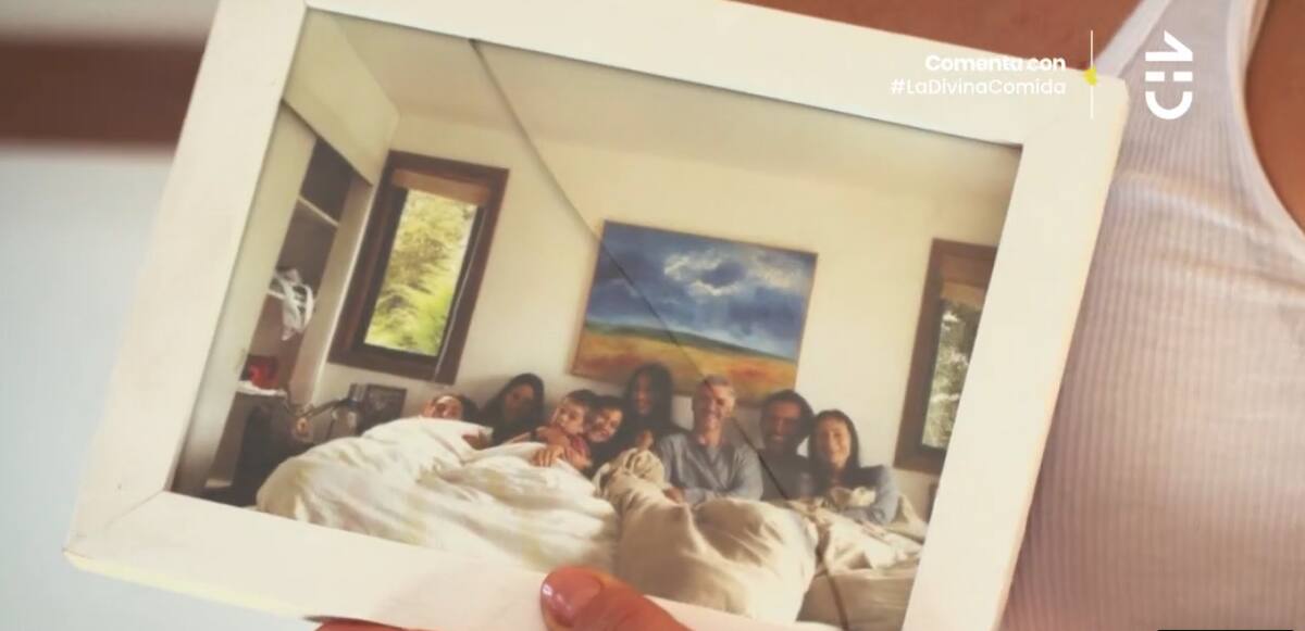 Una especial postal de la familia de Amparo Noguera, incluido Ricardo Fernández. Créditos: CHV