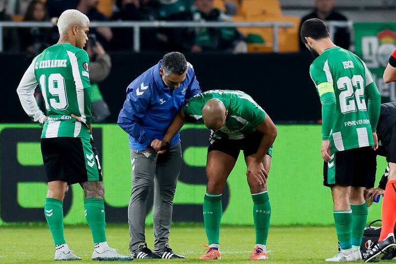 Los jugadores de Betis quedaron descartados para el clásico tras insólita lesión. Foto: Agencia EFE.