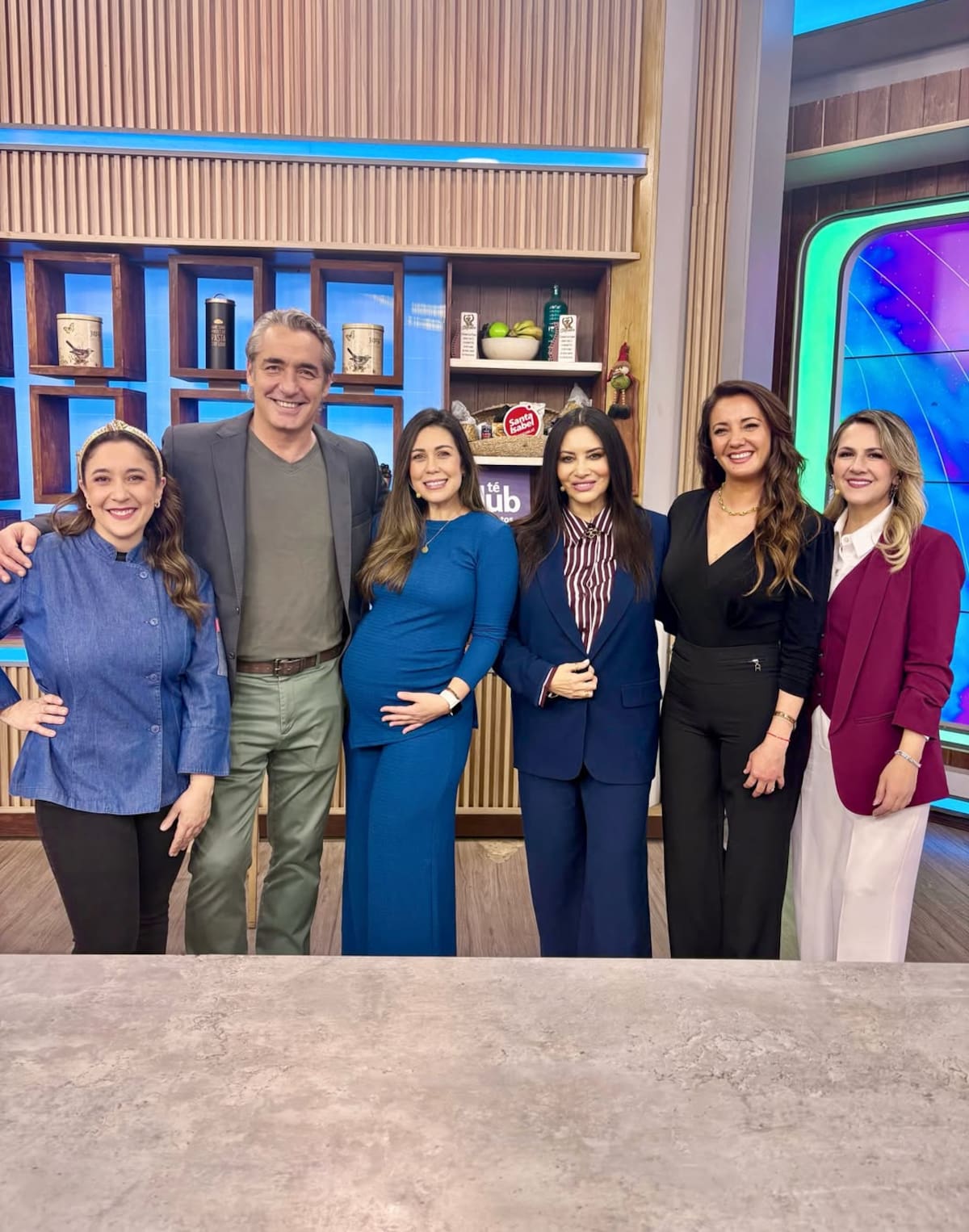 Junto a sus compañeros de Tu Día. Foto: Instagram.