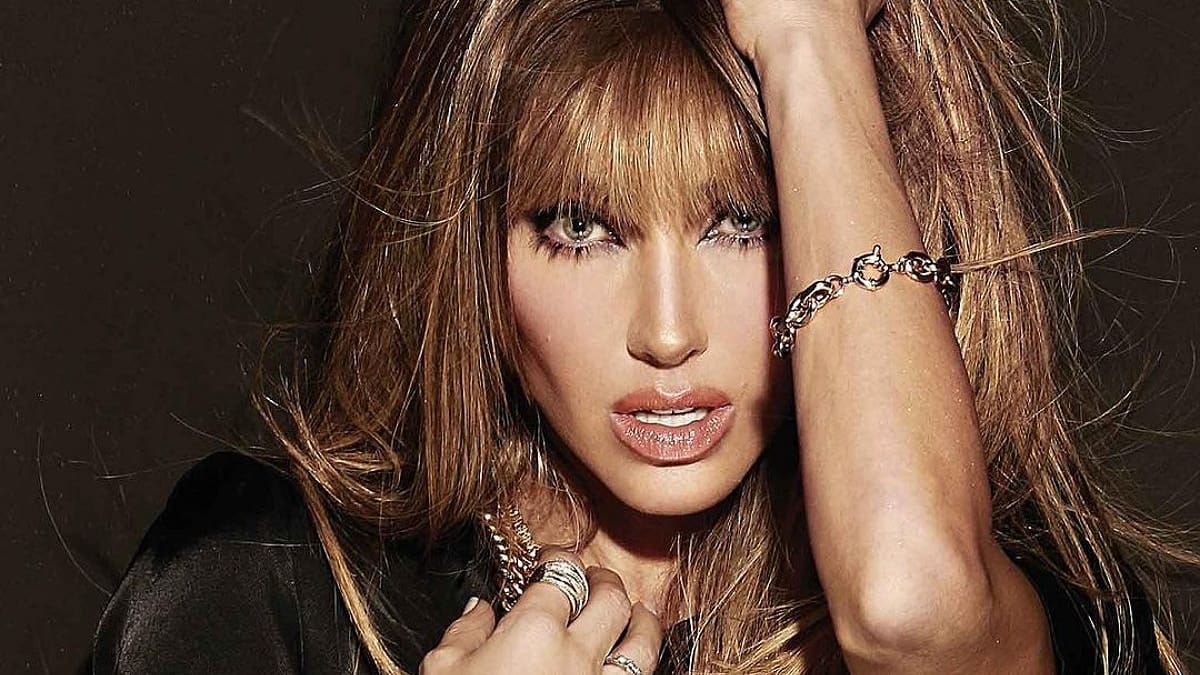 Anahí rompe en llanto al escuchar el nuevo tema de RBD