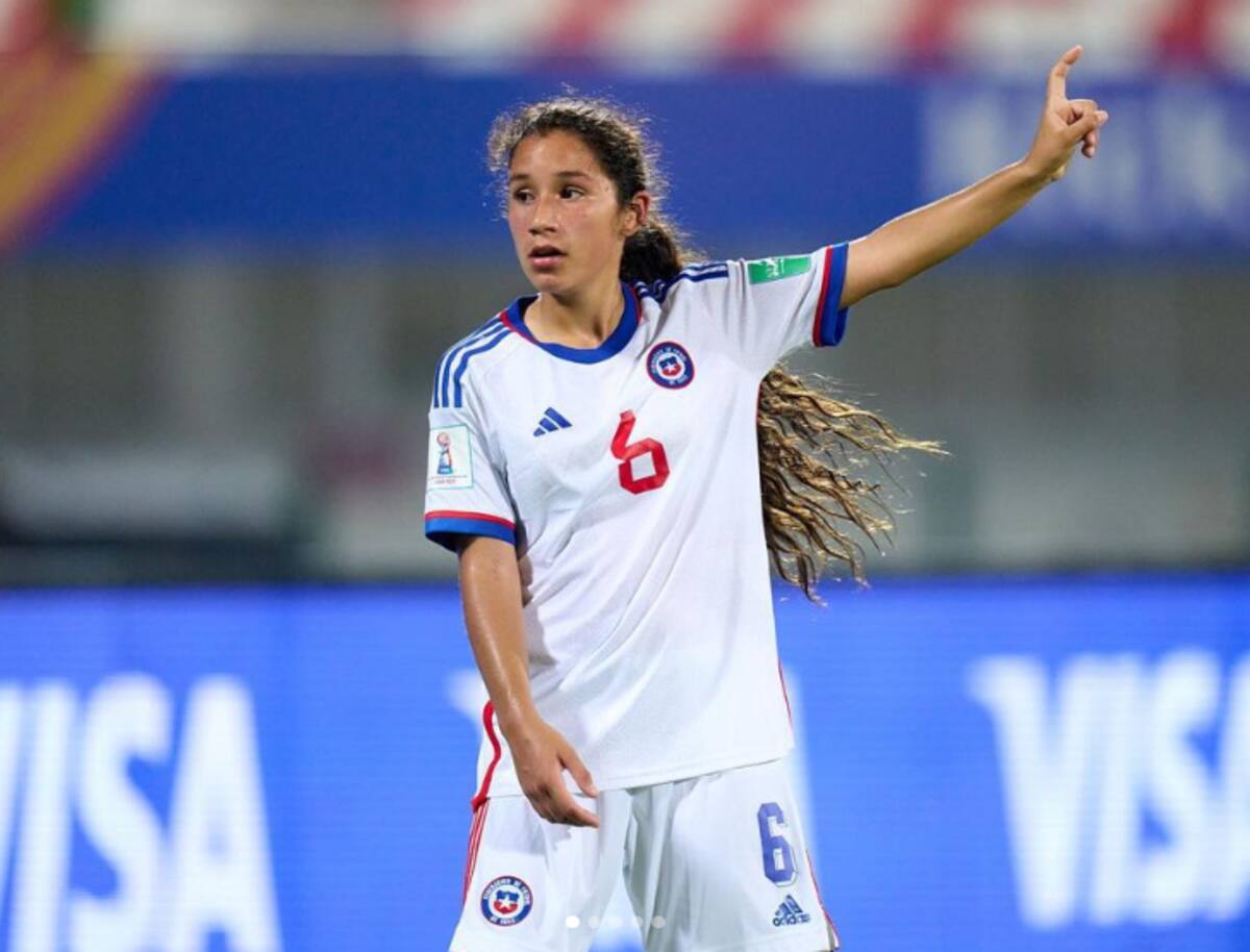 Anaís Álvarez con la camiseta de la Selección Chilena