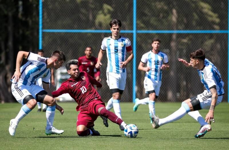 enfrentando a la Argentina de Pablo Solari.
