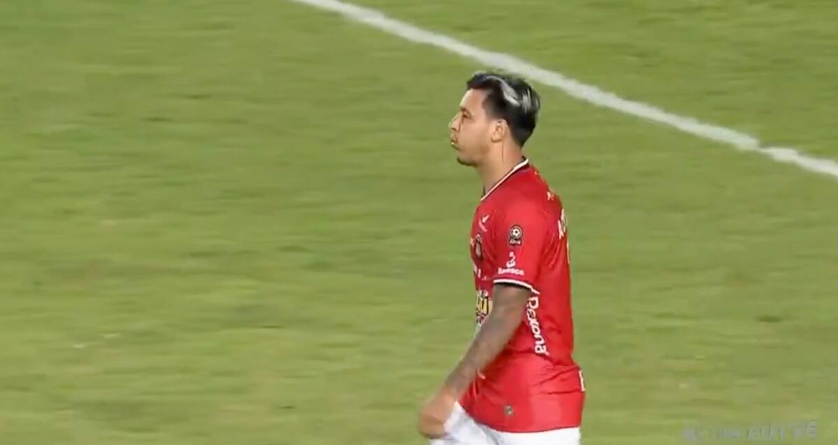 Anderson Contreras, ex U, fue uno de los que envió su penal afuera.
