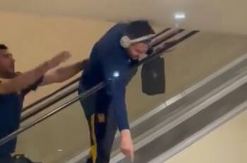 VIDEO | André-Pierre Gignac casi pierde la cabeza por culpa de una hincha