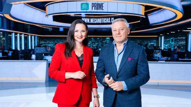 Los periodistas condujeron juntos el noticiero central de Mega.