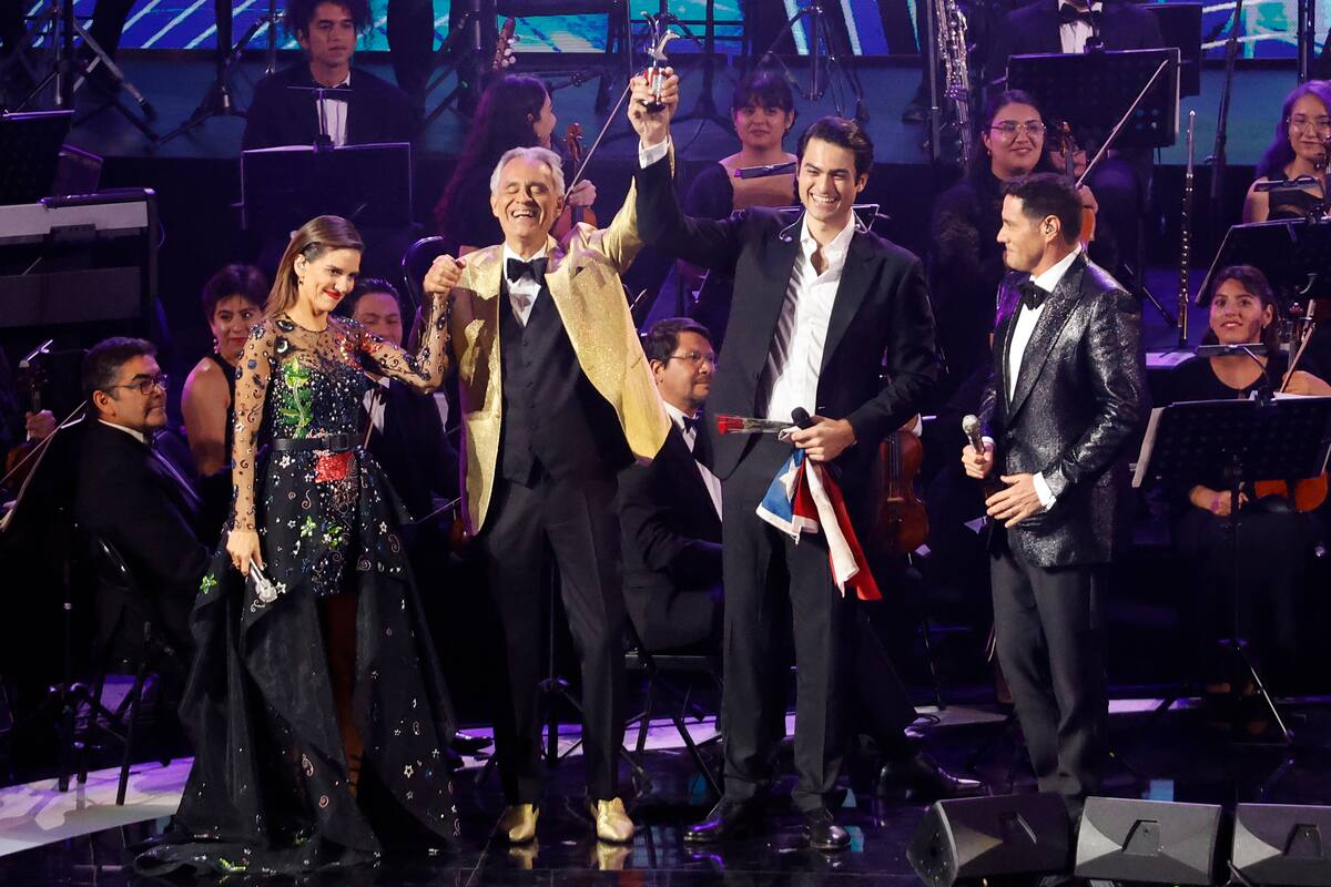 Vina del Mar, 26 de febrero de 2024.
Andrea Bocelli se presenta durante la segunda noche del Festival de Vina 2024.
Raul Zamora/Aton Chile