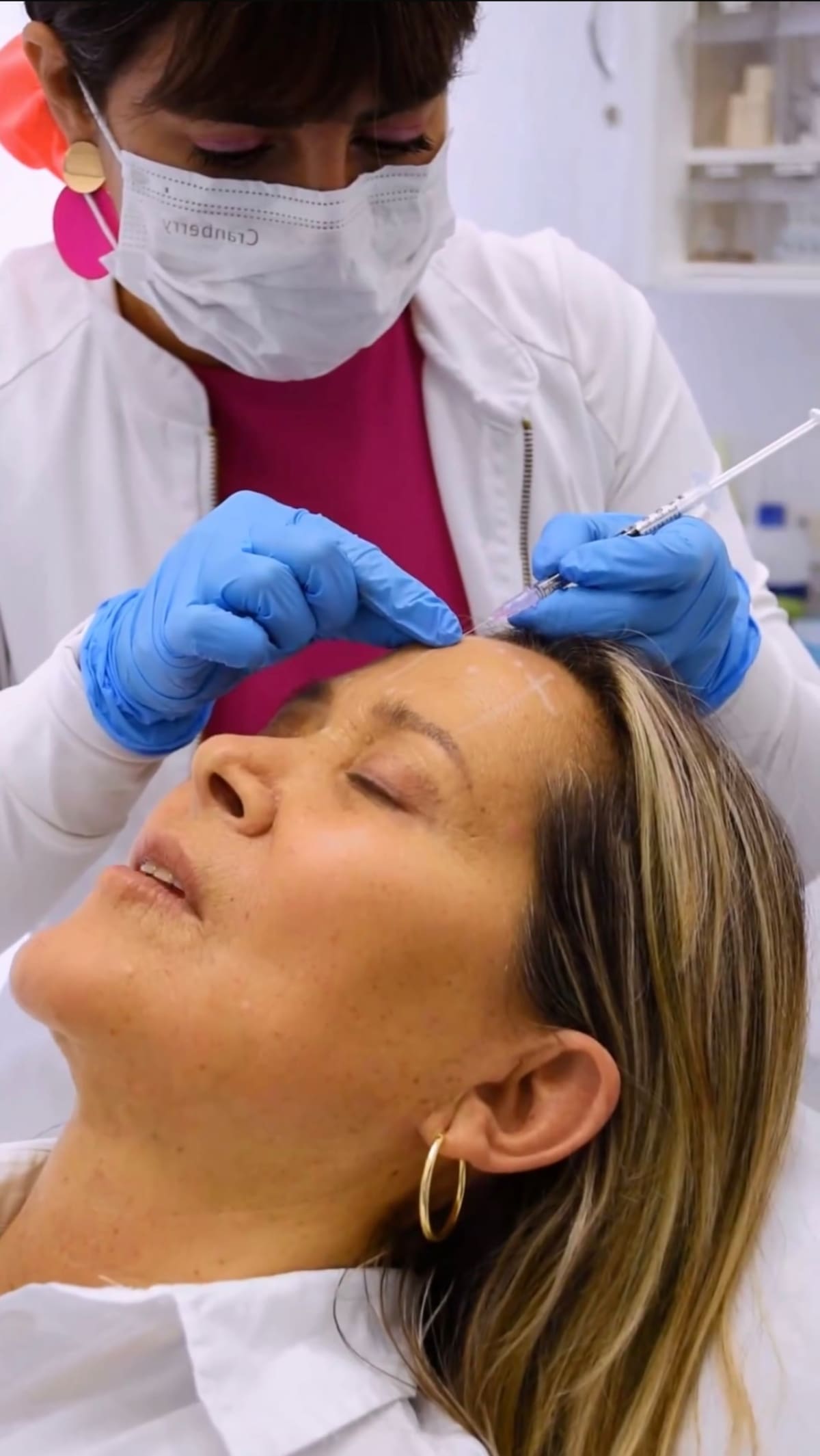 Andrea Tessa rejuveneció tras procedimiento estético