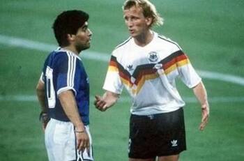 Pesar en el fútbol mundial: Muere el jugador que más amargó a Diego Maradona