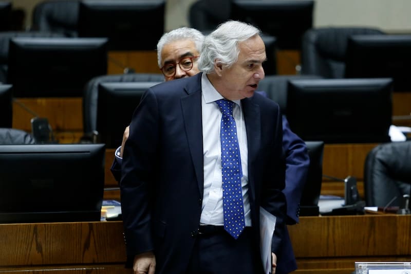 Los chats entre el abogado y el exministro.