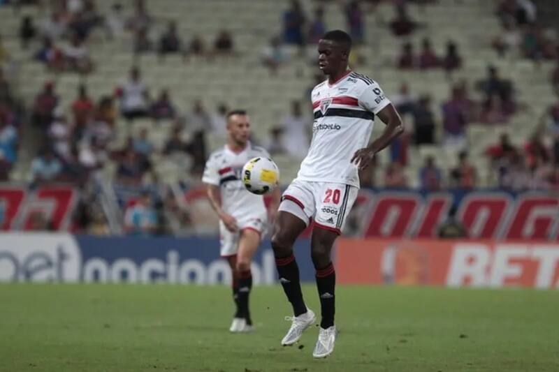 defendiendo la camiseta de Sao Paulo en 2022. Foto: Rubens Chiri / saopaulofc.net